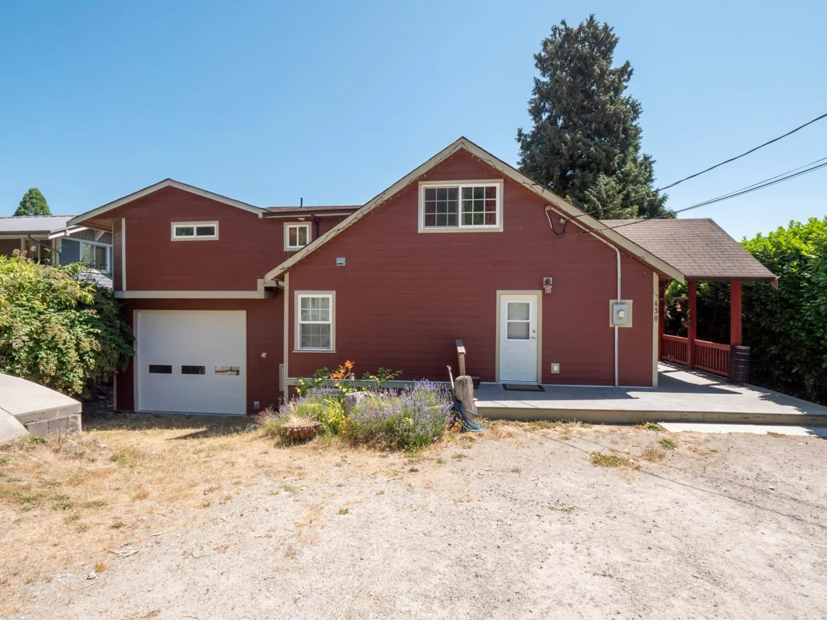 Hot Tub / Spa Photo of 430 Aldersprings Road, Gibsons, BC