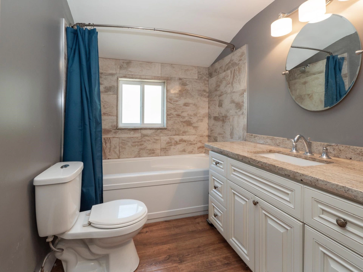 Kitchen Island Photo of 430 Aldersprings Road, Gibsons, BC