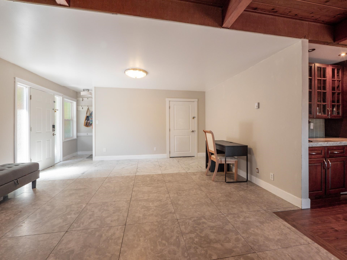Kitchen Photo of 430 Aldersprings Road, Gibsons, BC