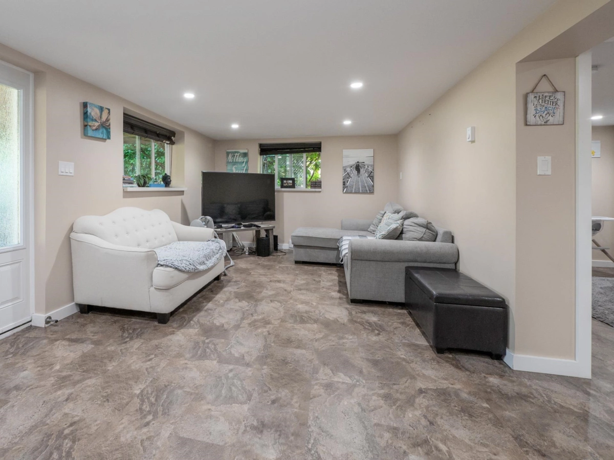 Loft / Bonus Room Photo of 430 Aldersprings Road, Gibsons, BC