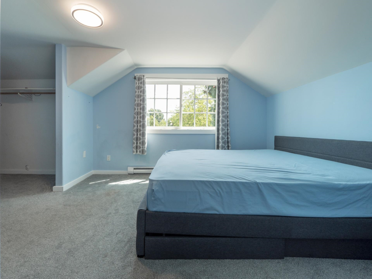 Primary Bathroom Photo of 430 Aldersprings Road, Gibsons, BC