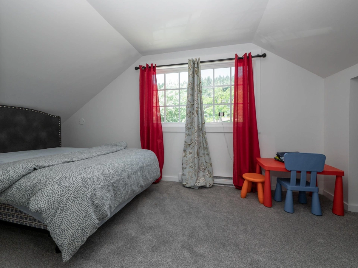Primary Bedroom Photo of 430 Aldersprings Road, Gibsons, BC
