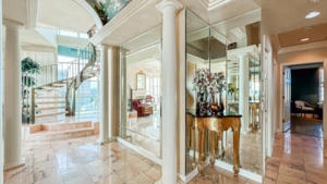 17 1861 Beach Avenue, Vancouver, BC