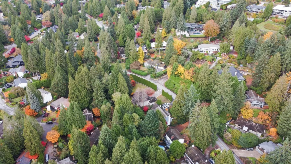 Kitchen Island Photo of 4670 Willow Creek Road, West Vancouver, BC
