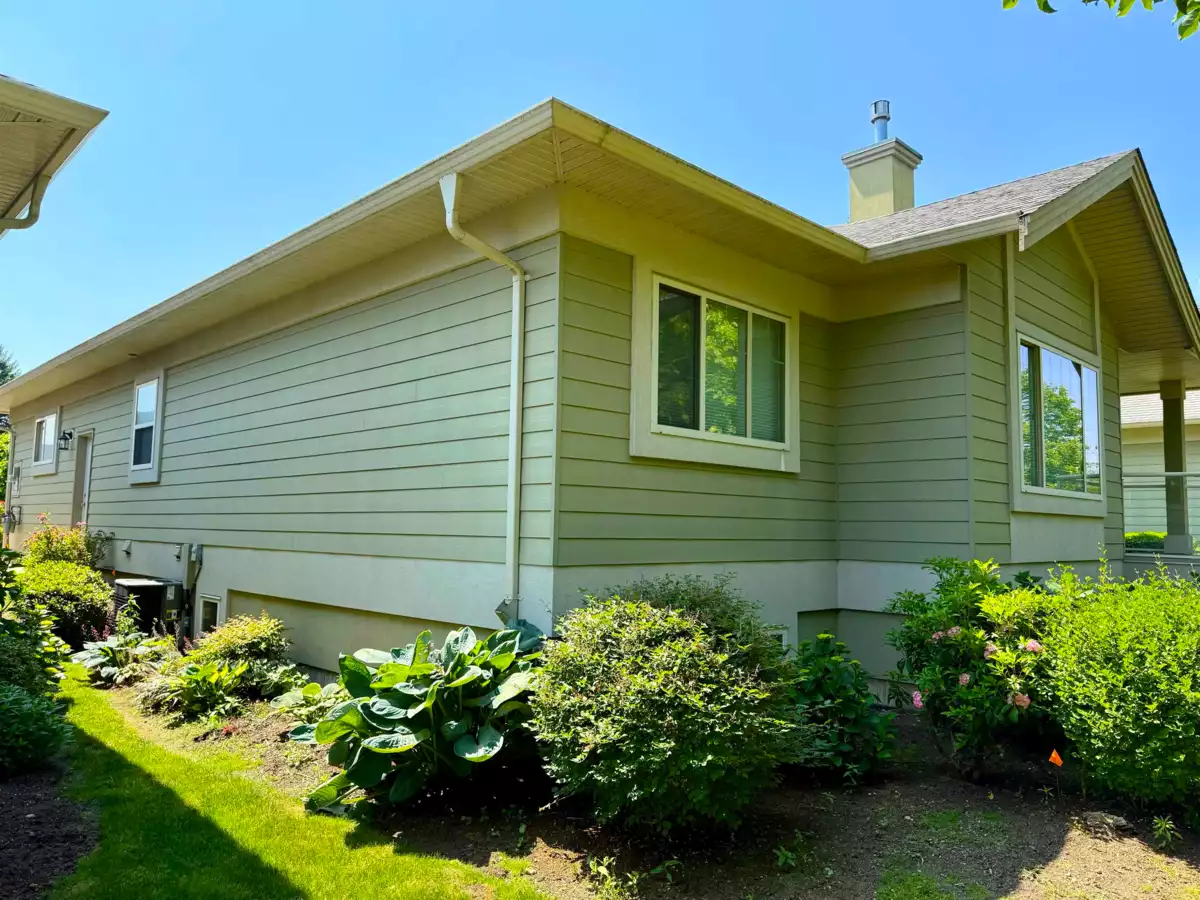 Family Room Photo of 14 34159 Fraser Street, Abbotsford, BC