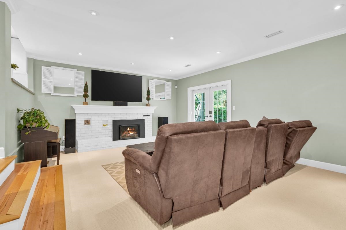 Kitchen Island Photo of 9231 Parksville Drive, Richmond, BC