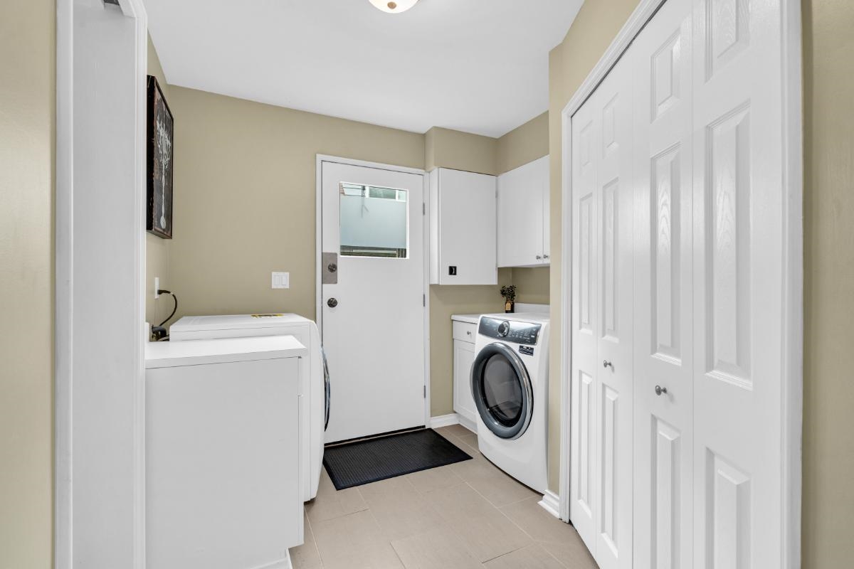 Swimming Pool Photo of 9231 Parksville Drive, Richmond, BC