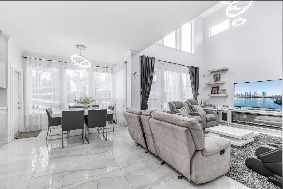 Dining Area Photo of 15039 69 Avenue, Surrey, BC