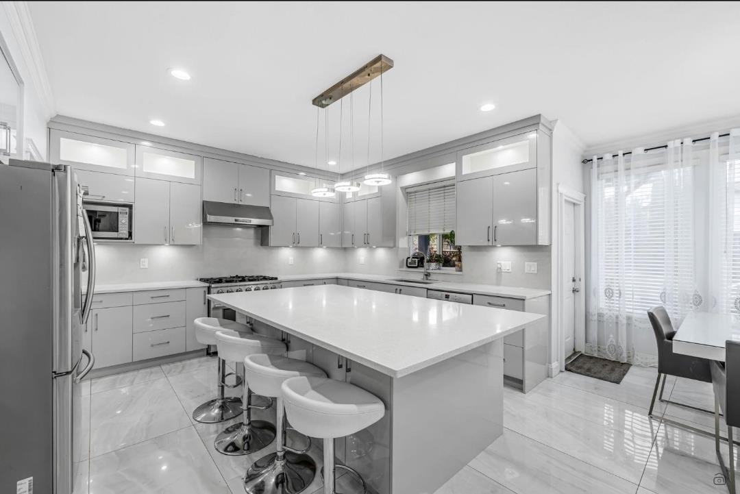 Family Room Photo of 15039 69 Avenue, Surrey, BC