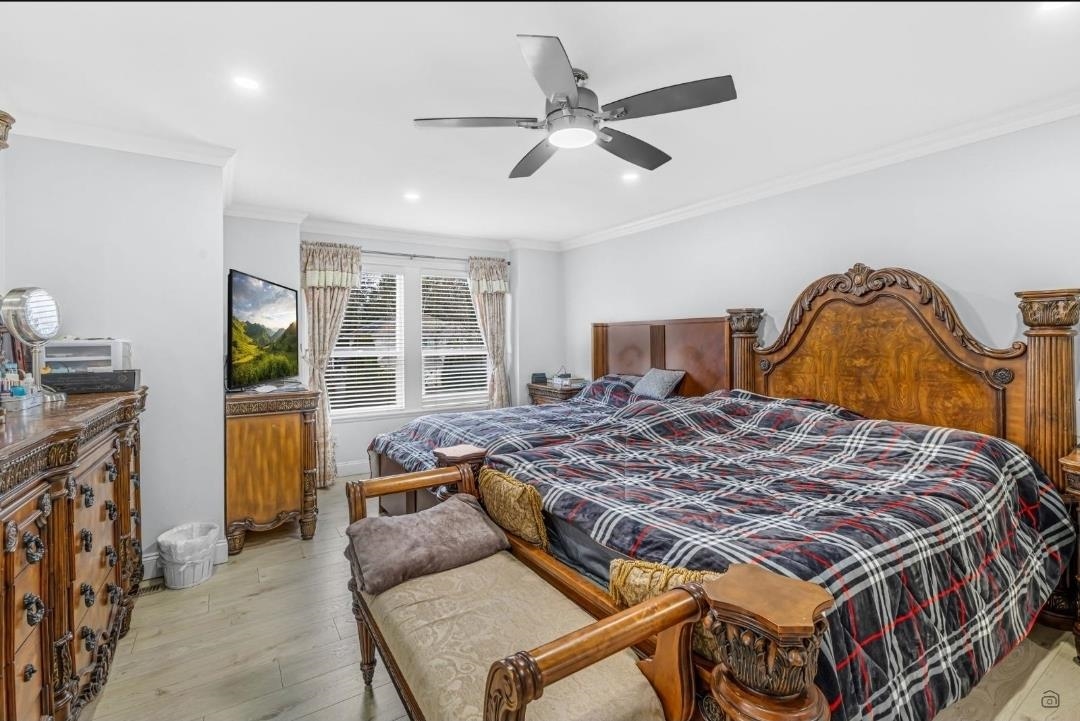 Living Room Photo of 15039 69 Avenue, Surrey, BC