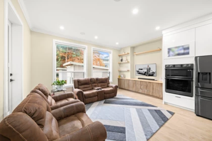 Walk-In Closet Photo of 33682 Busby Road, Abbotsford, BC