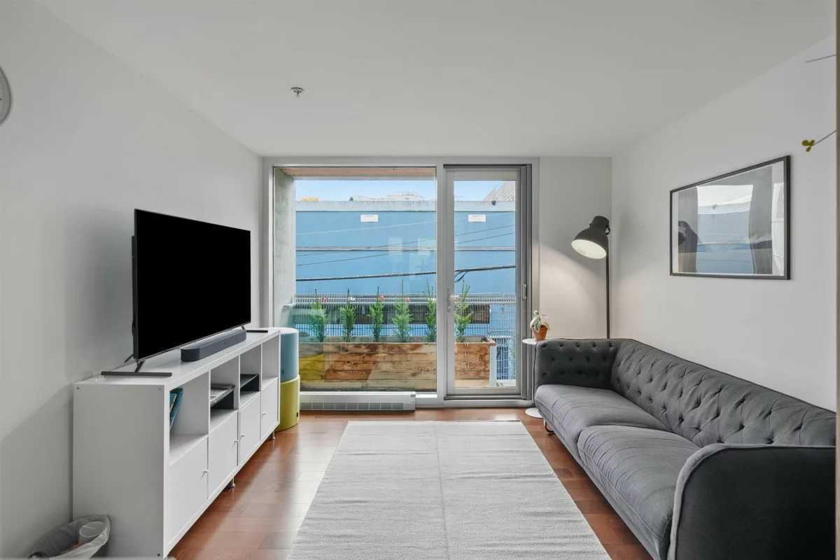 Dining Area Photo of 7 850 W 8th Avenue, Vancouver, BC