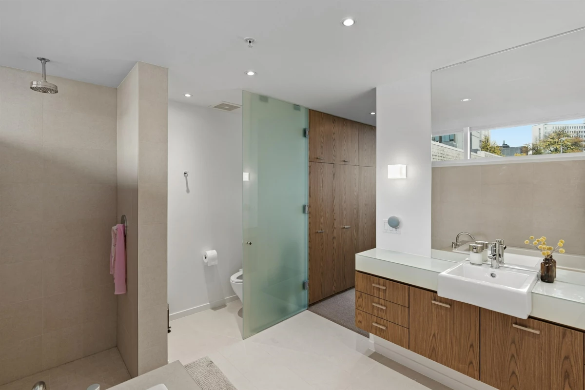 Laundry Room Photo of 7 850 W 8th Avenue, Vancouver, BC