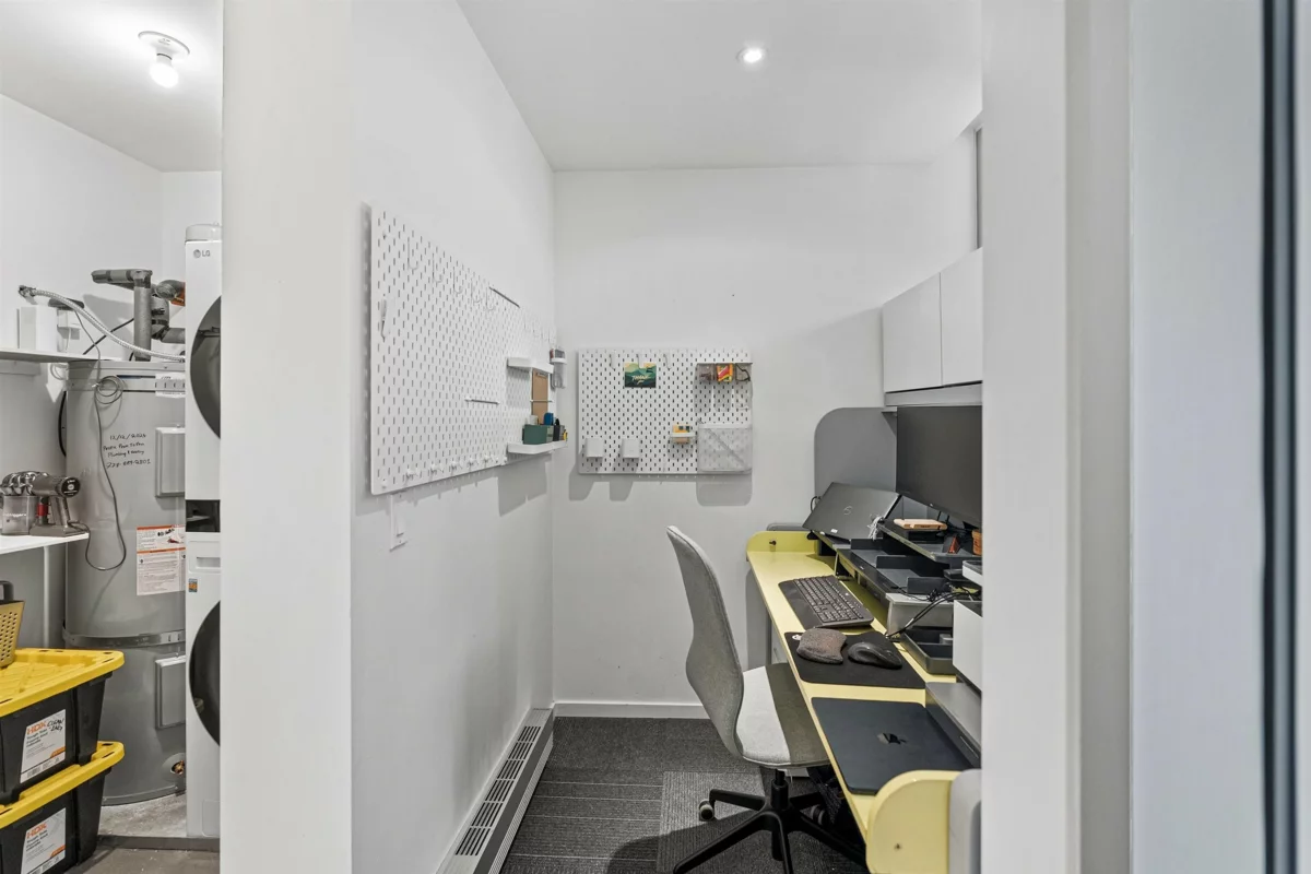 Living Room Photo of 7 850 W 8th Avenue, Vancouver, BC