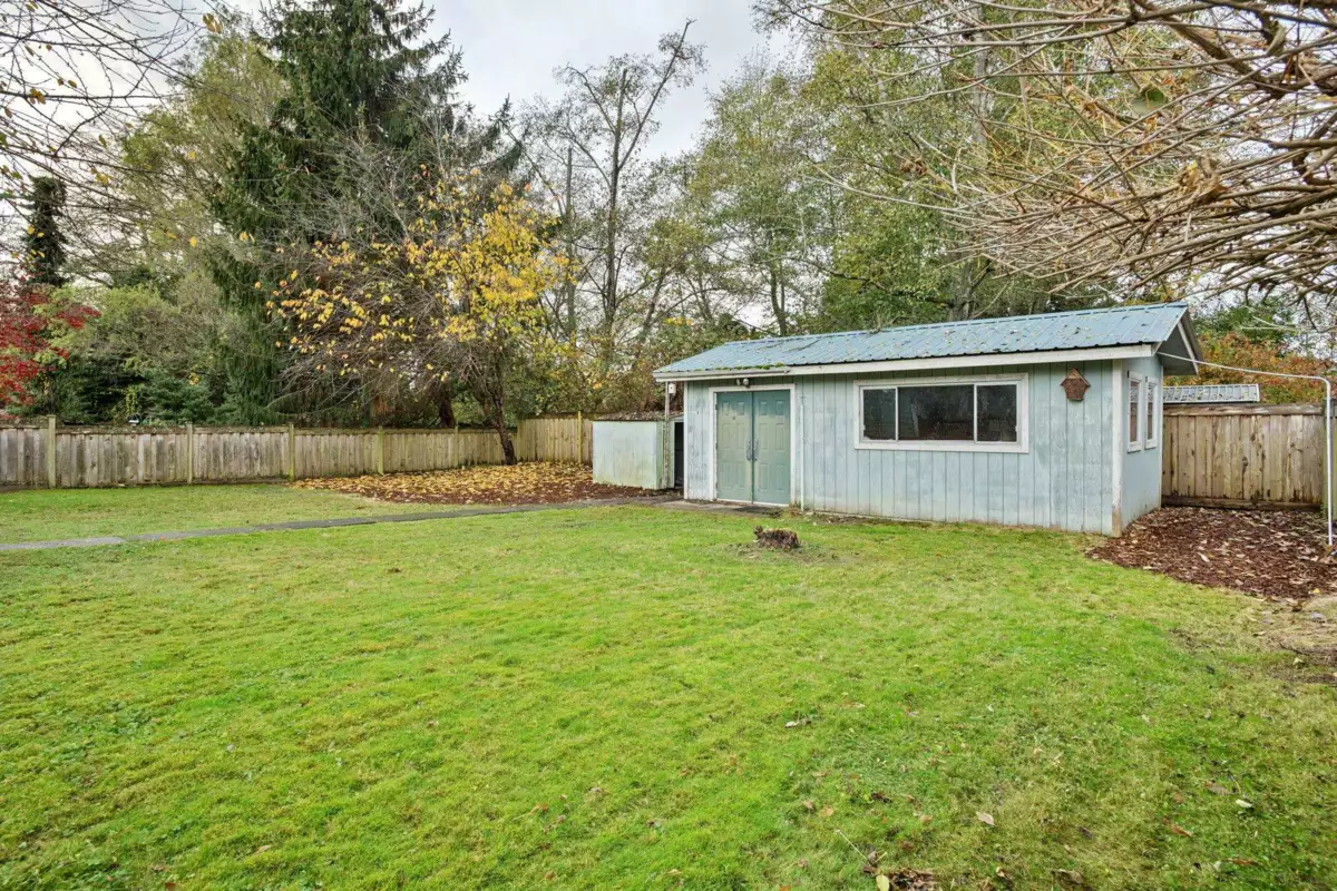 Basement Recreation Room Photo of 5447 River Road, Delta, BC