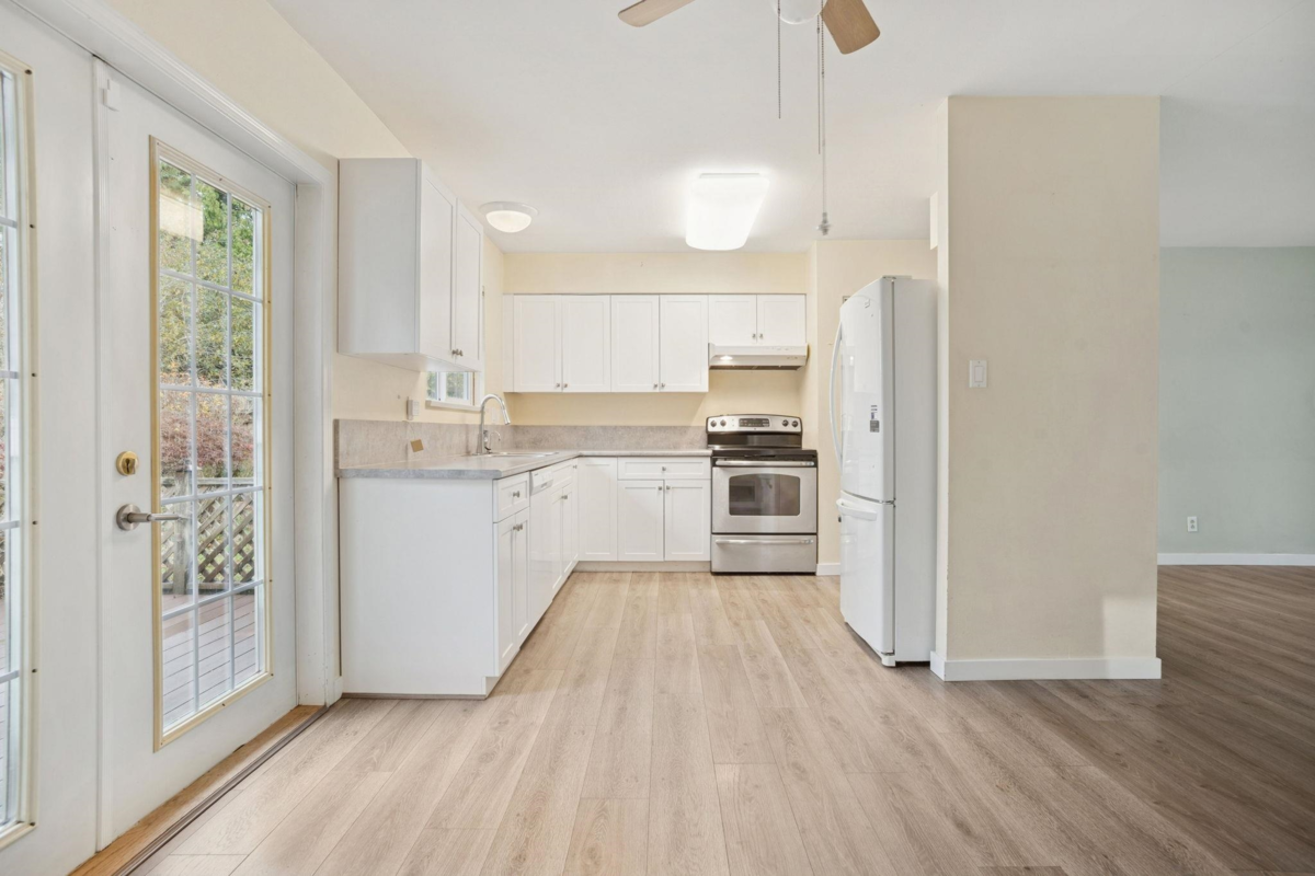 Breakfast Nook Photo of 5447 River Road, Delta, BC