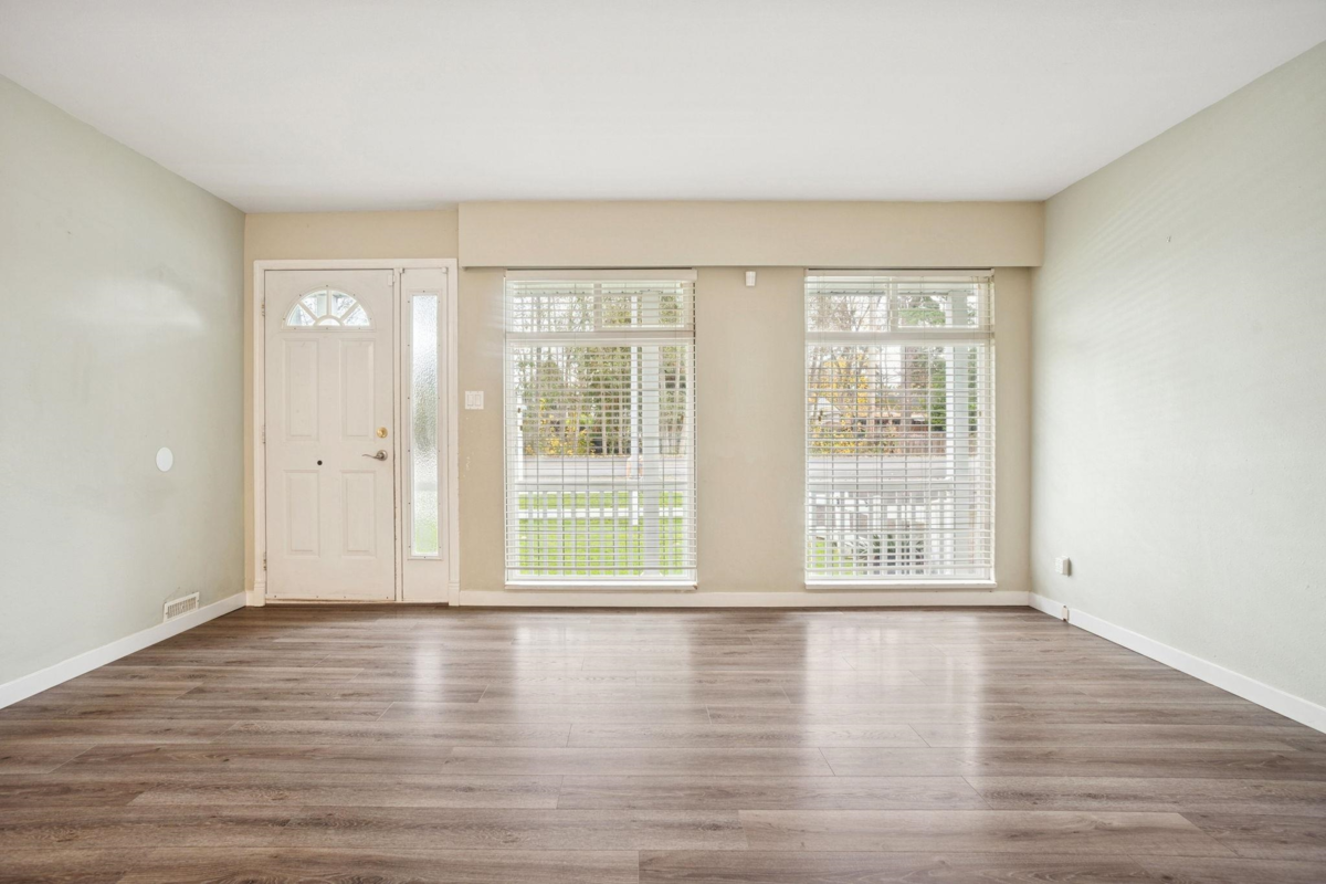 Dining Area Photo of 5447 River Road, Delta, BC
