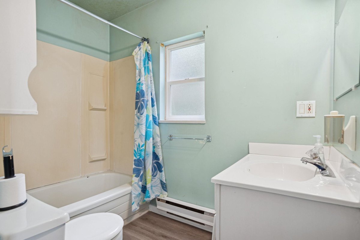 Powder Room Photo of 5447 River Road, Delta, BC