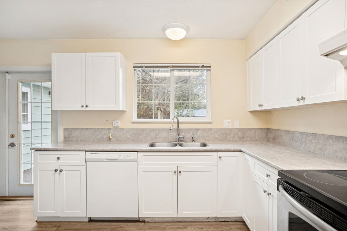 Primary Bedroom Photo of 5447 River Road, Delta, BC