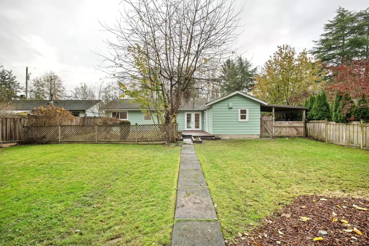 Staircase Photo of 5447 River Road, Delta, BC