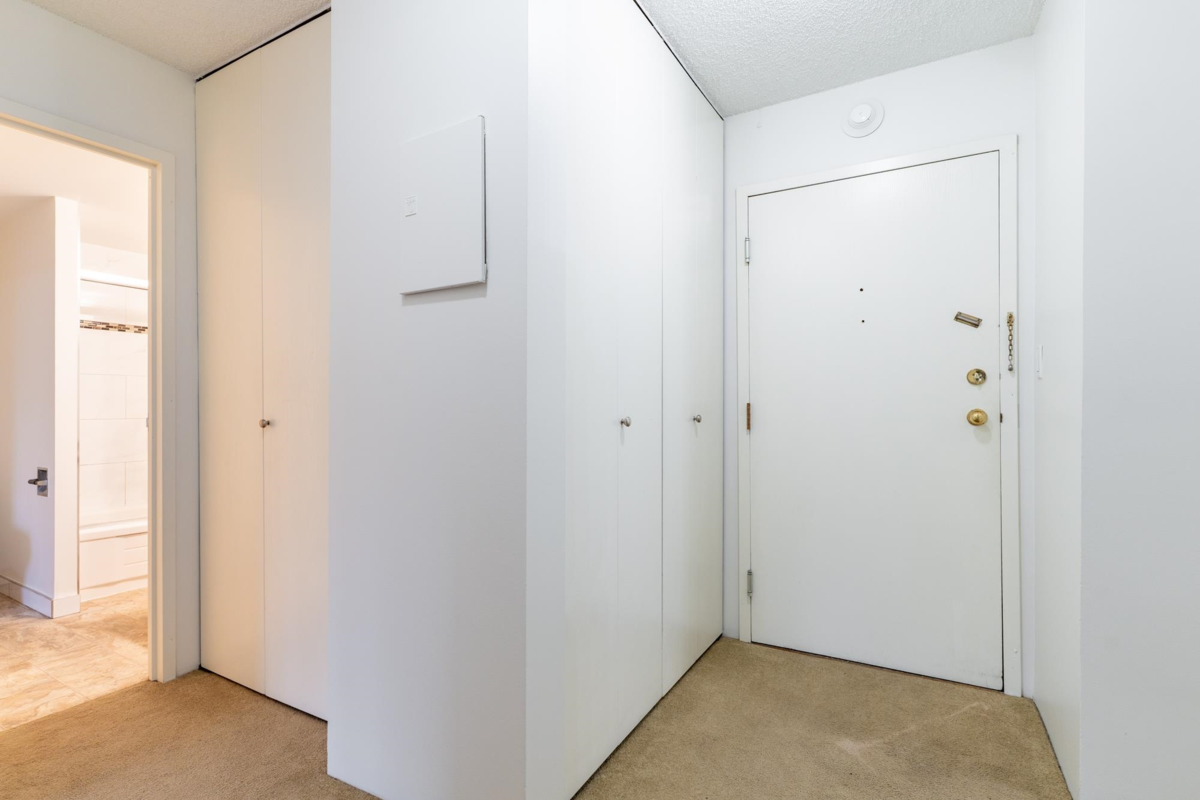 Kitchen Island Photo of 301 5932 Patterson Avenue, Burnaby, BC