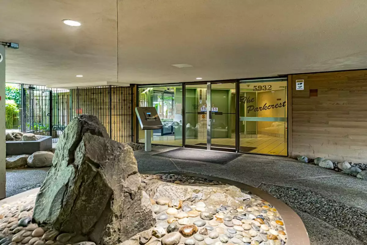 Kitchen Photo of 301 5932 Patterson Avenue, Burnaby, BC