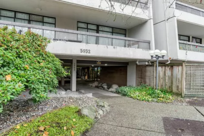 301 5932 Patterson Avenue, Burnaby, BC, Burnaby — Apartment/Condo for sale