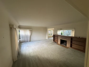 Walk-In Closet Photo of 753 Keith Road, West Vancouver, BC