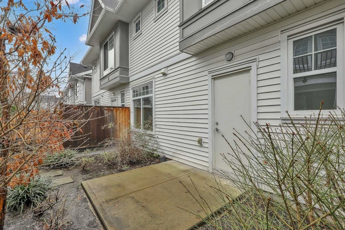 Hallway Photo of 16 11267 133 Street, Surrey, BC