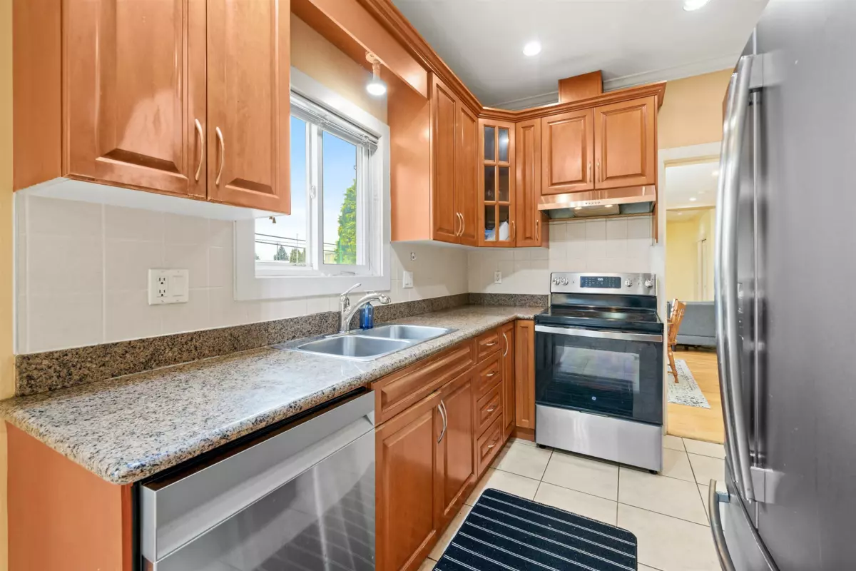 Breakfast Nook Photo of 3806 Pine Street, Burnaby, BC