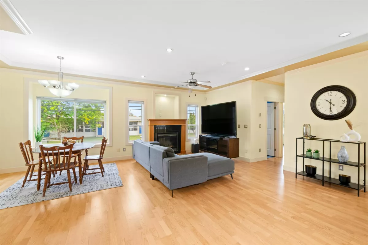 Family Room Photo of 3806 Pine Street, Burnaby, BC