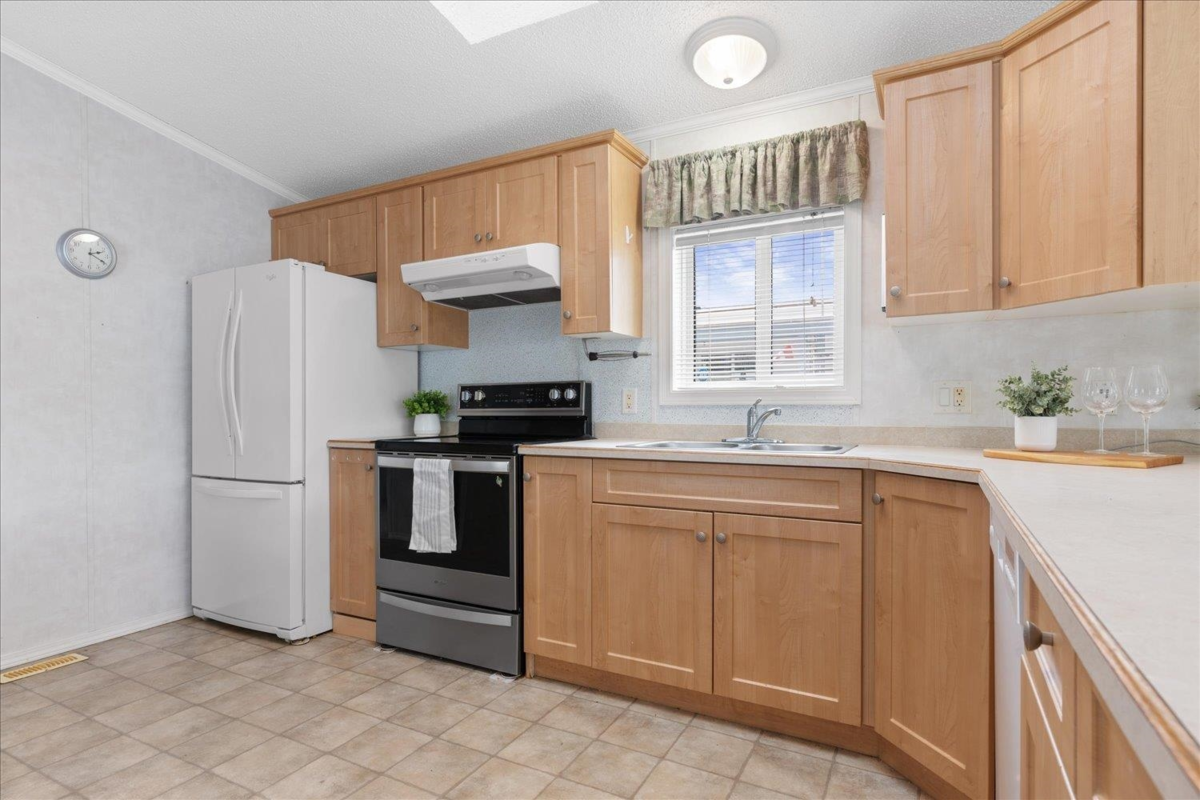 Kitchen Island Photo of 29 7610 Evans Road, Chilliwack, BC