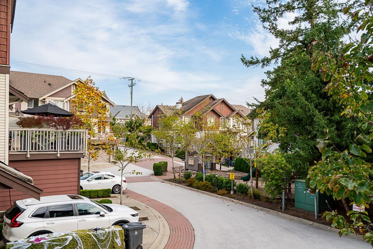 Basement Recreation Room Photo of 25 19560 68 Avenue, Surrey, BC