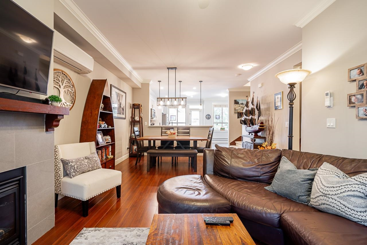 Breakfast Nook Photo of 25 19560 68 Avenue, Surrey, BC