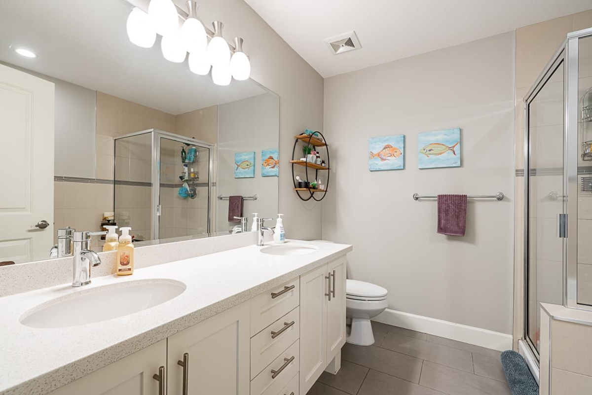 Entry Foyer Photo of 25 19560 68 Avenue, Surrey, BC