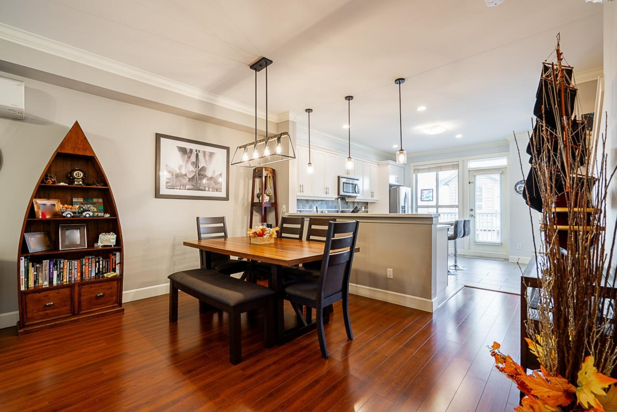 Family Room Photo of 25 19560 68 Avenue, Surrey, BC