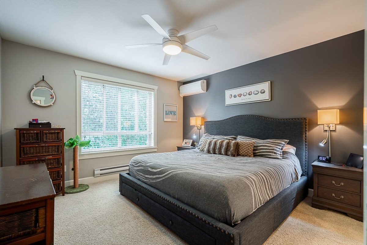 Laundry Room Photo of 25 19560 68 Avenue, Surrey, BC