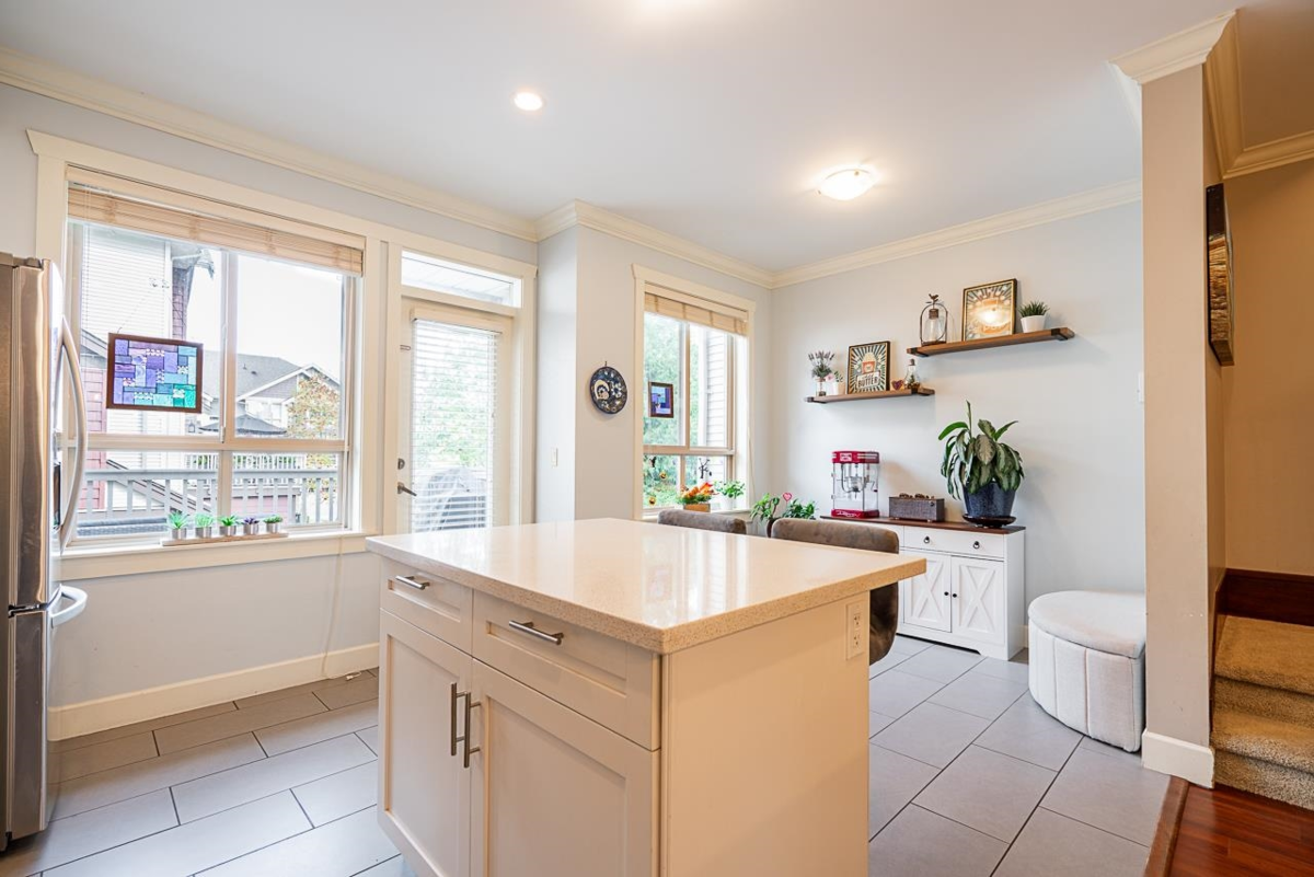 Primary Bathroom Photo of 25 19560 68 Avenue, Surrey, BC