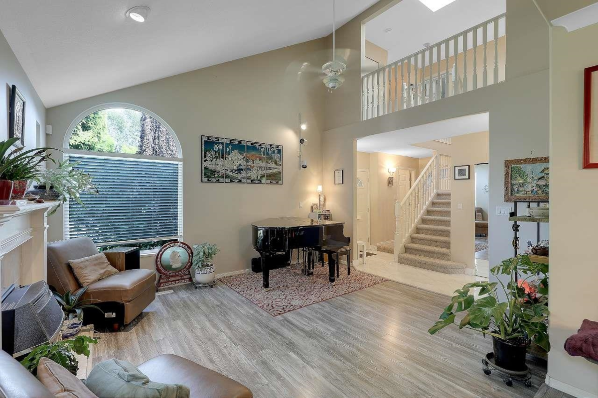 Family Room Photo of 9465 164 Street, Surrey, BC