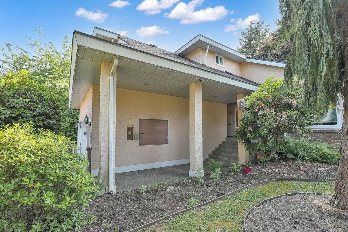 Fitness Center Photo Near 9465 164 Street, Surrey, BC