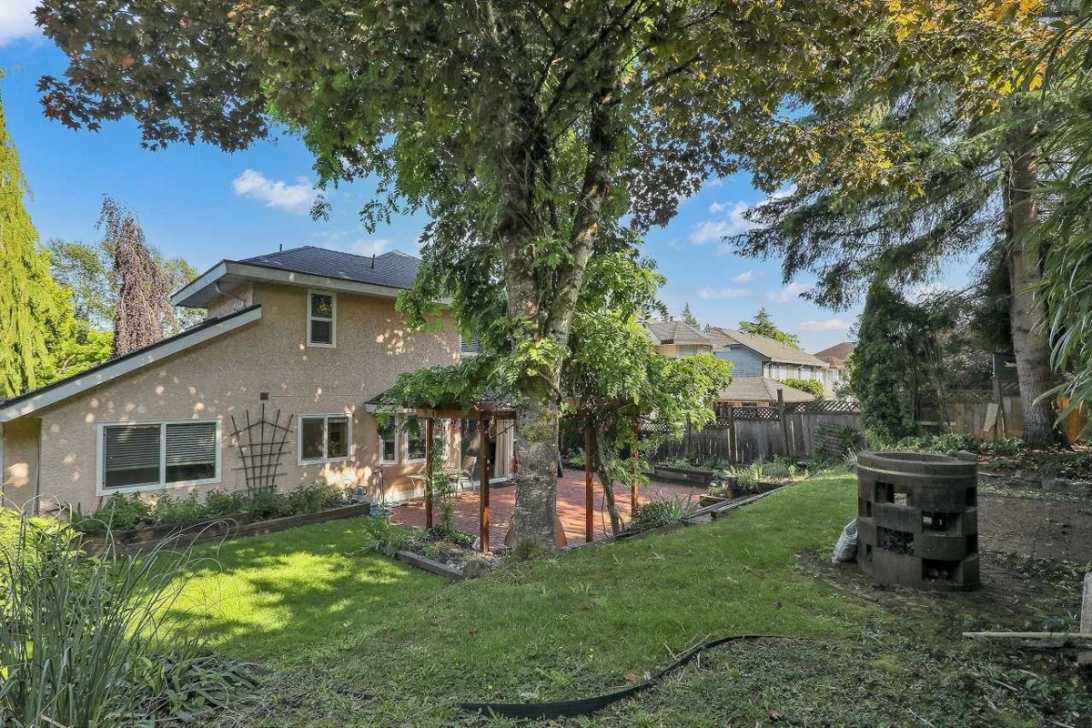 Front Yard Photo of 9465 164 Street, Surrey, BC