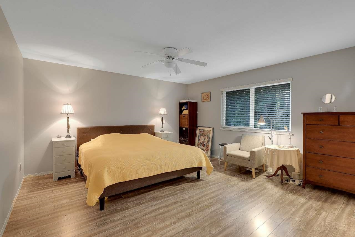 Hallway Photo of 9465 164 Street, Surrey, BC