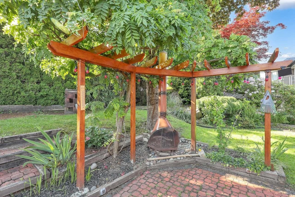 Hot Tub / Spa Photo of 9465 164 Street, Surrey, BC