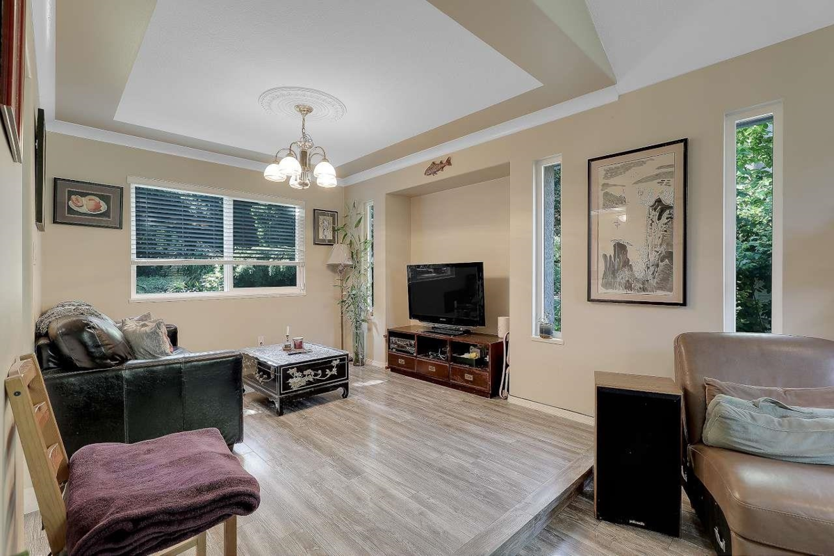 Kitchen Photo of 9465 164 Street, Surrey, BC