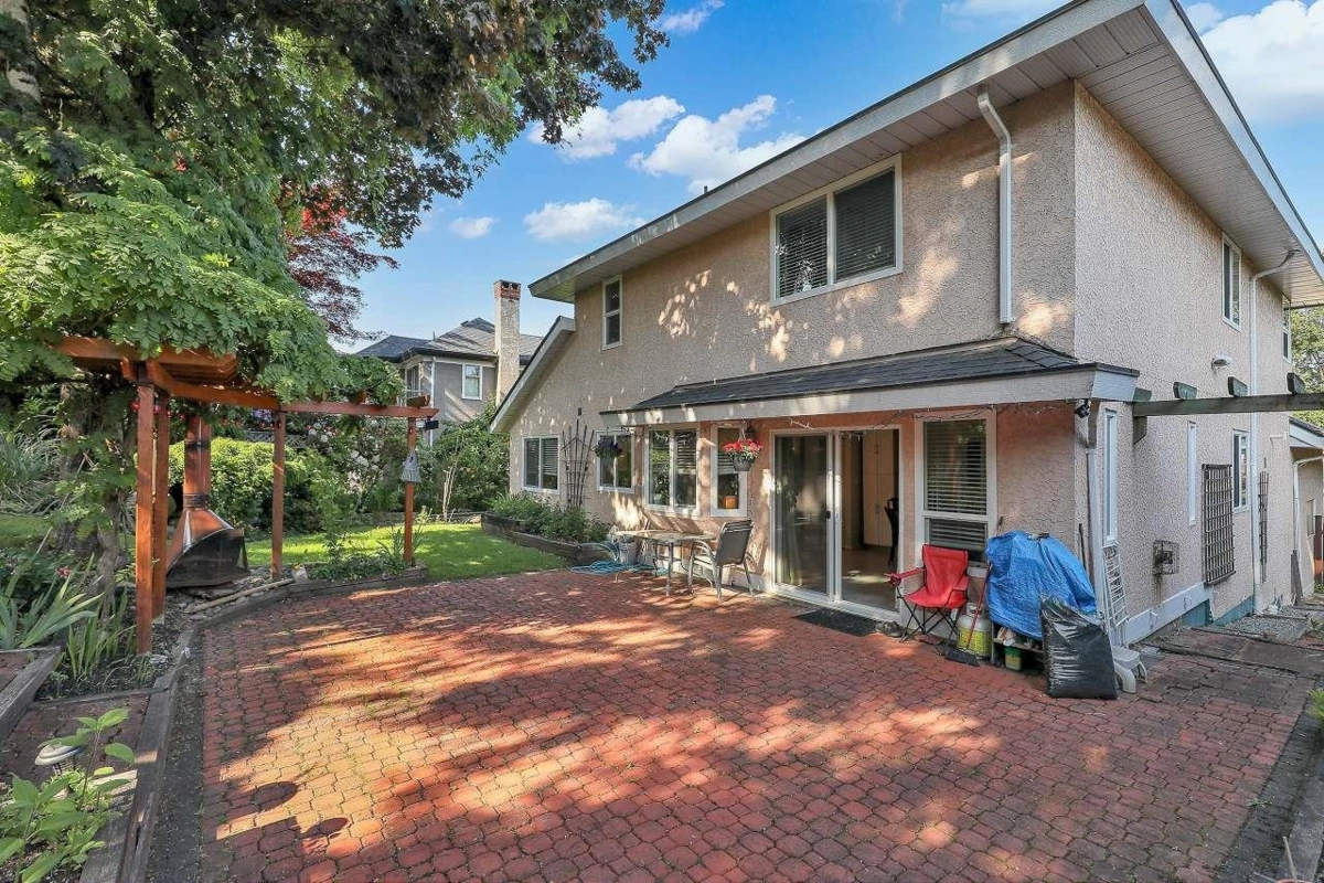 Swimming Pool Photo of 9465 164 Street, Surrey, BC