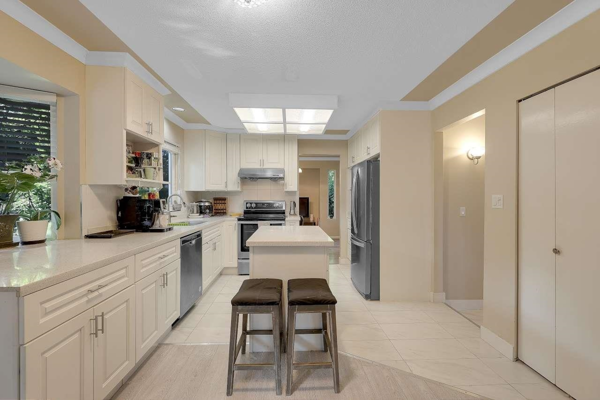 Walk-In Closet Photo of 9465 164 Street, Surrey, BC