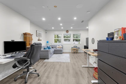 Entry Foyer Photo of 54 15037 58 Avenue, Surrey, BC