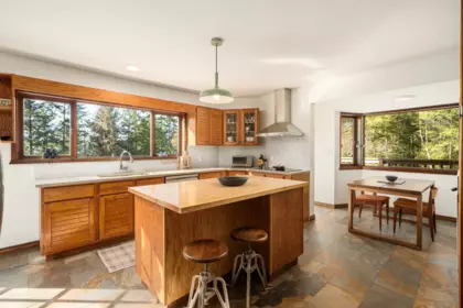 Breakfast Nook Photo of 1557 Whitesails Drive, Bowen Island, BC