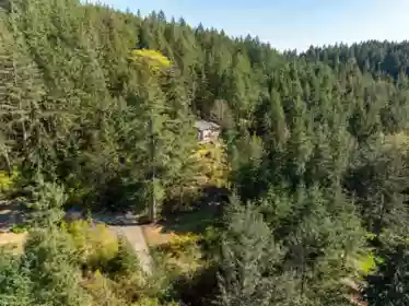 Front Yard Photo of 1557 Whitesails Drive, Bowen Island, BC