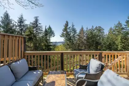 Mudroom Photo of 1557 Whitesails Drive, Bowen Island, BC
